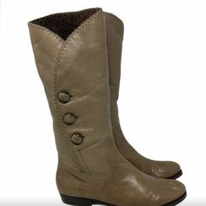 Makowsky Lined Winter Boots Taupe Leather. Side Buttons. Fits smaller than 6.5